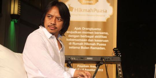 Dewa Budjana biarkan seniman memotong gitarnya?