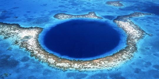 Pesona lubang biru Belize yang menyedot perhatian dunia!