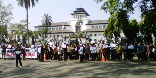 Demo di Gedung Sate, Hizbut Tahrir serukan tolak Miss World