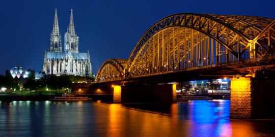 Pesona Katedral Cologne di pinggir Sungai Rhein