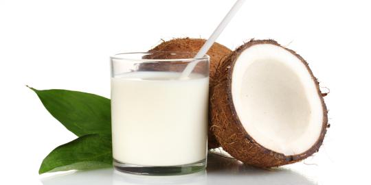 4 Khasiat utama mengonsumsi 'susu kelapa'