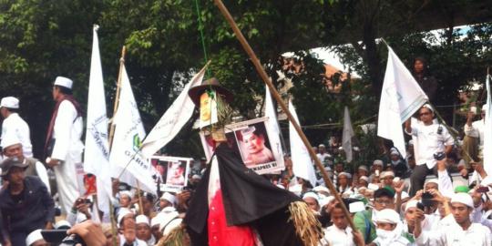 Teatrikal FPI: Habib Rizieq jadi hakim dan bakar Hary Tanoe