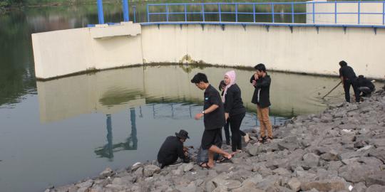 Bersihkan Situ Gintung, aktivis lingkungan banyak temukan kondom