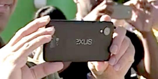 Siapakah gadget pertama pengusung Android 4.4 KitKat?