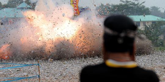 Adu petasan sebesar tank dan pesawat di Tangerang