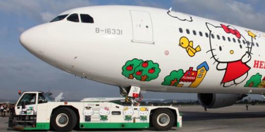 Penggemar Hello Kitty akan betah berada di pesawat ini