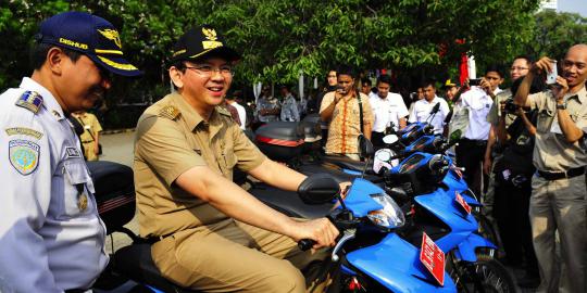 Cek Gaji Buruh Pelabuhan Ahok Turunkan Tim Ke Tanjung Priok Merdeka Com