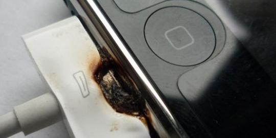 iPhone 4S ini meledak saat menerima panggilan masuk