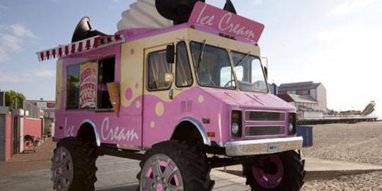 Ice Cream Monster Truck, mobil es krim terbesar di dunia 