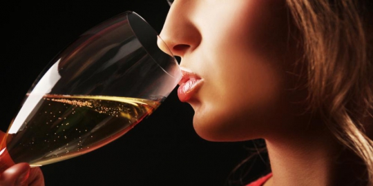 7 fakta penting mengenai wanita dan alkohol