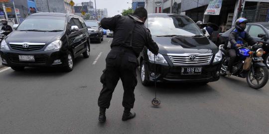 Perjuangan Saber, relawan pembersih ranjau paku di jalan raya