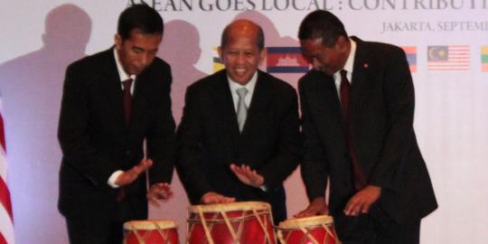 Buka Meeting Gubernur ASEAN, Jokowi menabuh gendang