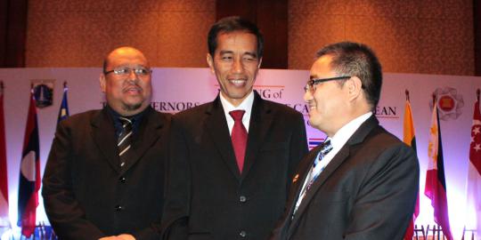 Jokowi tegaskan ogah komentari survei atau capres