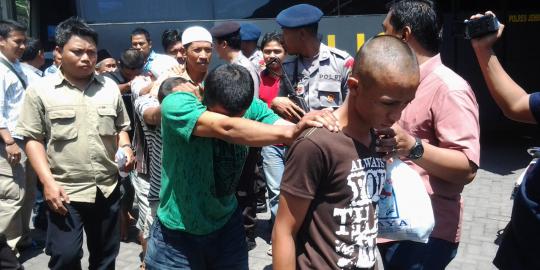 17 Tersangka kerusuhan Puger diangkut terpisah ke Polda Jatim