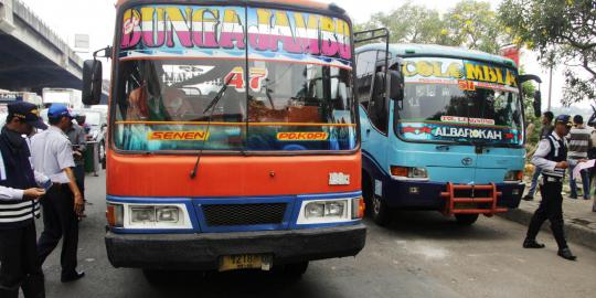 Dishub dan polisi gelar razia angkutan umum di Cempaka Mas
