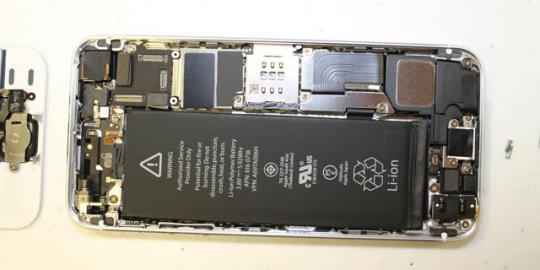 iPhone 5S dibongkar, terlihat baterai yang lebih besar