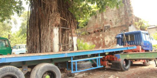 Sisa Kastil Batavia JP Coen yang merana, kini tempat parkir truk