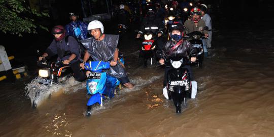 Atasi banjir di Bandung, Ridwan Kamil rekrut ribuan tukang gali