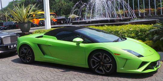 Hotman pamer kehebatan Lamborghini, Jokowi kaget bunyi gas