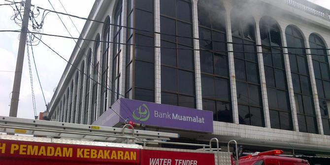 Kantor Bank Muamalat di Medan terbakar | merdeka.com