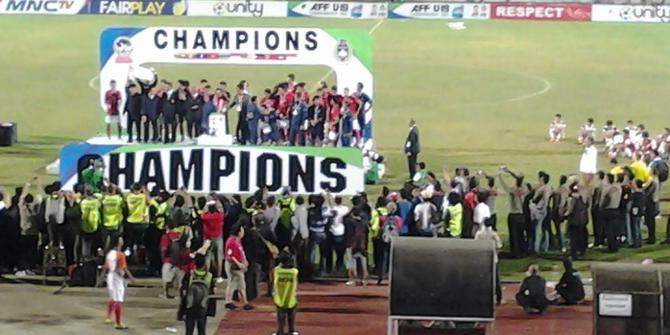 Roy Suryo telepon timnas U19, baru nyambung tengah malam merdeka.com Roy Suryo telepon timnas U19, baru nyambung tengah malam merdeka.com