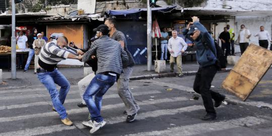 Warga Palestina dan Israel bentrok