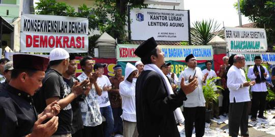 Warga Lenteng cari-cari kesalahan Lurah Susan soal bendera