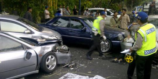 Tabrak 2 orang hingga tewas, David pacu Altis 100 km/jam