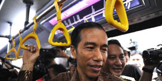 Mobil murah benamkan program Jokowi majukan transportasi umum