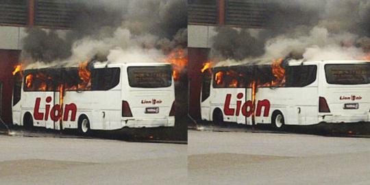 Bus Lion Air terbakar di Bandara  Soekarno Hatta merdeka com