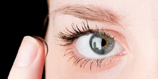Merawat lensa kontak sama dengan merawat mata