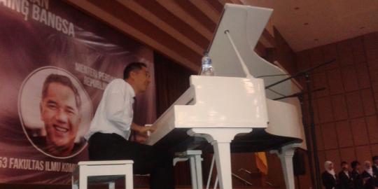 Main piano, Gita Wirjawan iringi Glenn Fredly bernyanyi