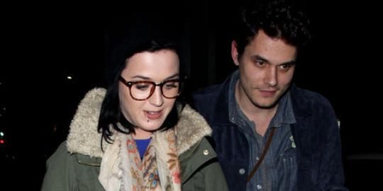 Terlalu jenius, Katy Perry ingin sumbangkan otak John Mayer