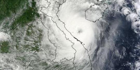 Badai tropis tertangkap kamera NASA tengah menuju Vietnam