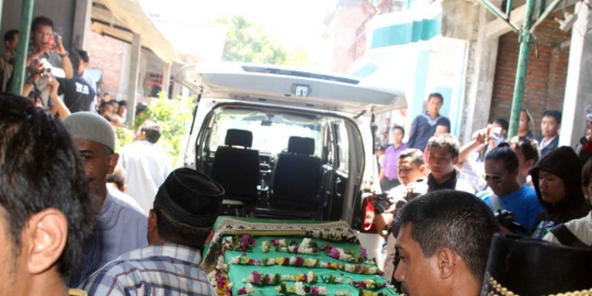 dekat dengan banyak lelaki rev3