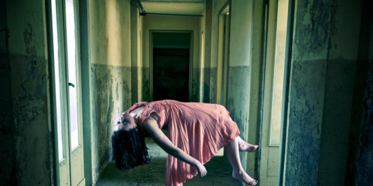 6 cara berkomunikasi dengan makhluk halus