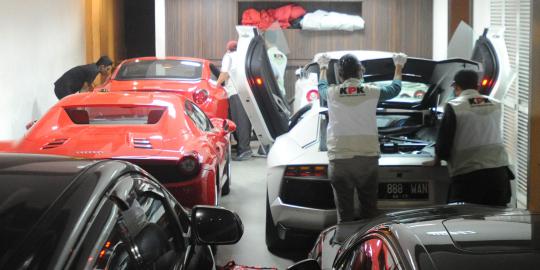 Ini rincian harga mobil mewah adik Atut, total Rp 39 Miliar