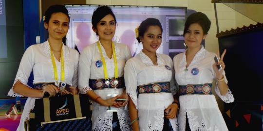 Wanita-wanita cantik warnai KTT APEC di Bali