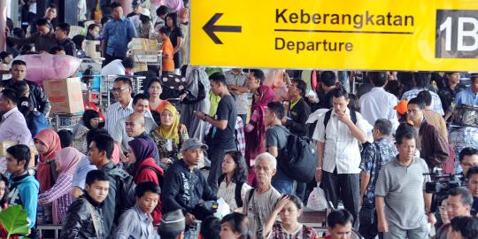 Penerbangan di Ngurah Rai kacau, ribuan penumpang terlantar
