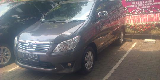 Datang ke acara PDIP, Jokowi pakai mobil rental