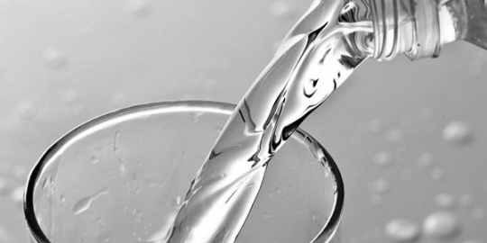 lidah tergigit saat makan? atasi dengan cara ini!