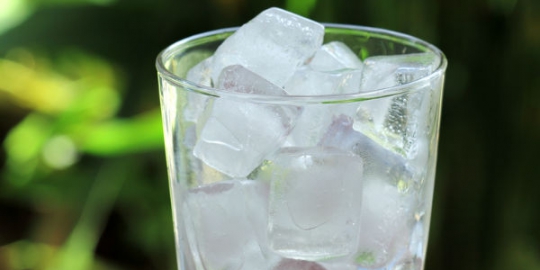 lidah tergigit saat makan? atasi dengan cara ini!