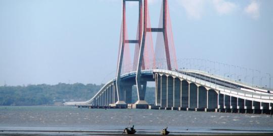 Jalan tol atas laut Jakarta-Surabaya bentuk pencitraan Dahlan