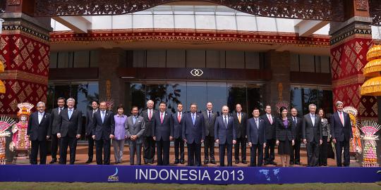 Presiden SBY foto bersama seluruh peserta KTT APEC