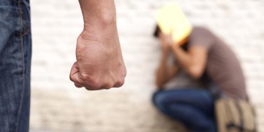 Dikunjungi pacar bukan di jam besuk, Riko dihajar sipir penjara