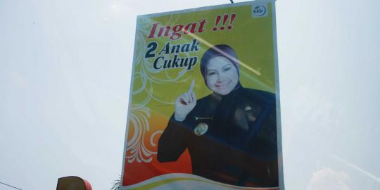 Diperiksa KPK, Ratu Atut dikawal keluarganya