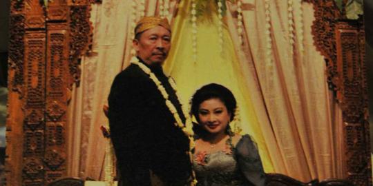 Gatot dan Holly nikah siri di Bandung tahun 2011