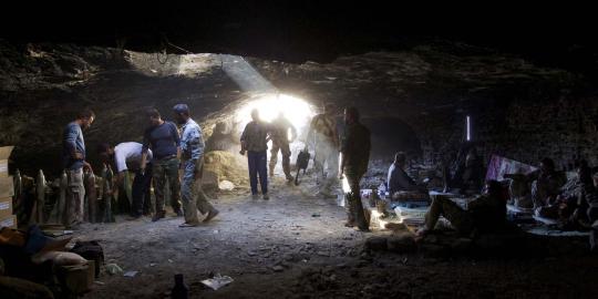 Menelusuri gua persembunyian tentara pemberontak Suriah