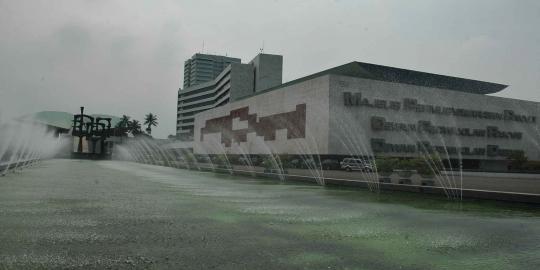 DPR sangat buruk dalam kinerja, parpol disalahkan