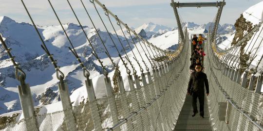 Menelusuri Titlis Cliff Walk, jembatan tertinggi di Eropa